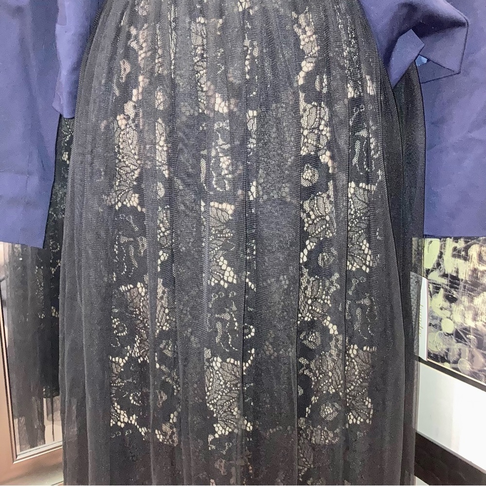 Black lace midi skirt with netted overlay - Picture 3 of 6